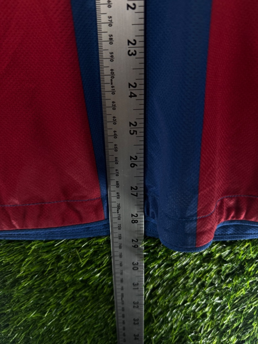 Barcelona Home 2010/2011 Nike Soccer Jersey - Picture 3 of 6